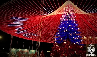 Елку в Туле подсветили в честь юбилея МЧС РФ