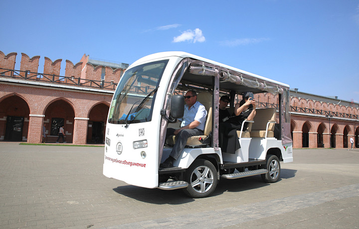 В Туле стартовал новый сезон экскурсий на электробусе