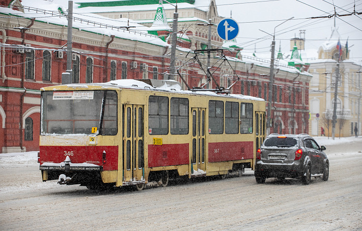 На проспекте Ленина в Туле образовалась задержка трамваев из-за обрыва проводов