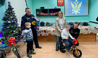 Тульские приставы исполнили новогодние желания детей в рамках акции «Ёлка желаний»