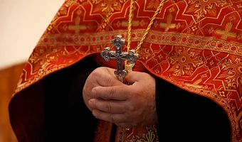 Священник Троеглазов объяснил, почему нельзя клеить иконы на пасхальные яйца