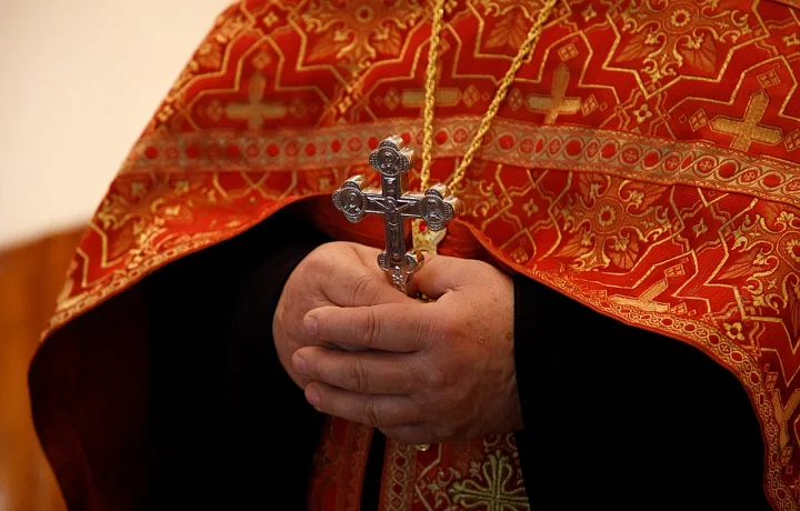 Священник Троеглазов объяснил, почему нельзя клеить иконы на пасхальные яйца