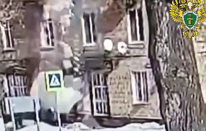 В Щекине в отношении УК возбудили уголовное дело после падения снега с крыши на местную жительницу