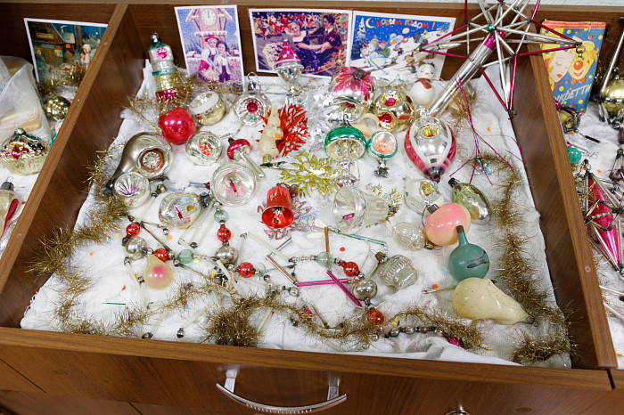 Ватная Снегурочка и стеклянный Айболит: какими игрушками украшали елку в прошлом столетии