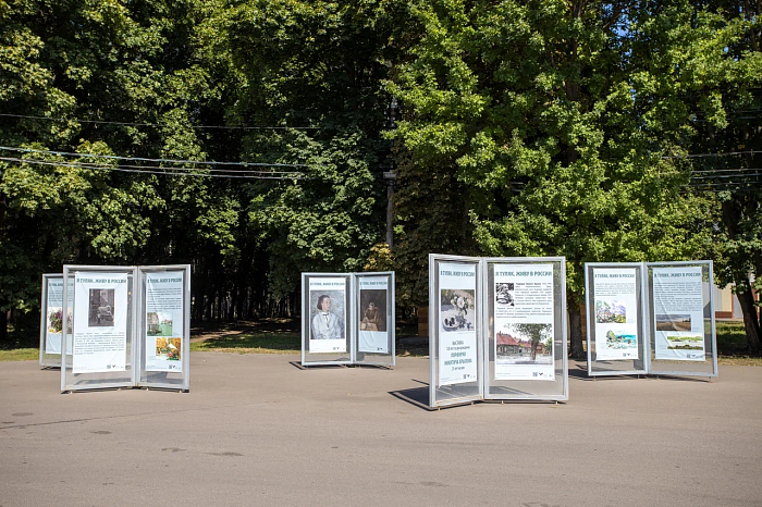 В Центральном парке Тулы открыли выставку, посвящённую 120-летию Крылова