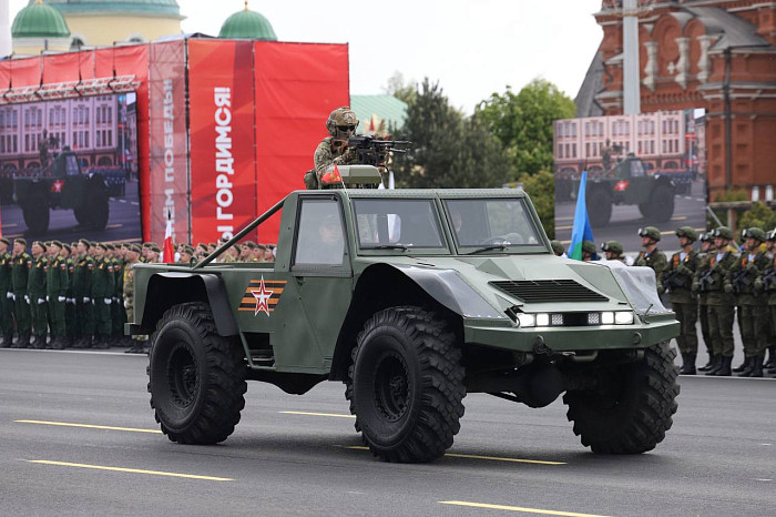 На площади Ленина в Туле прошел Парад Победы: фоторепортаж