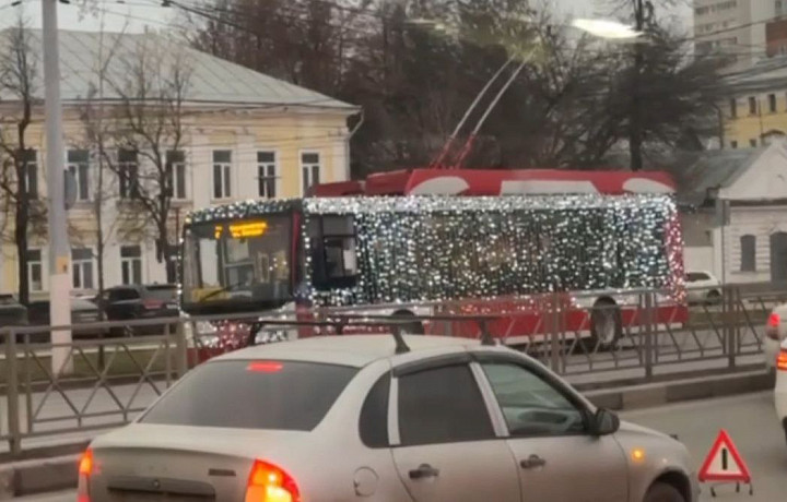Новогодний троллейбус выехал на маршрут №7 в Туле