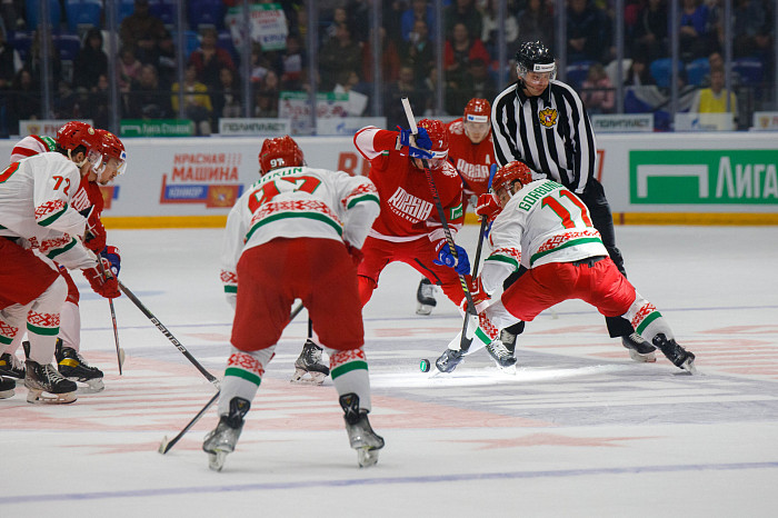 Фоторепортаж: как прошел матч между национальными сборными России и Беларуси