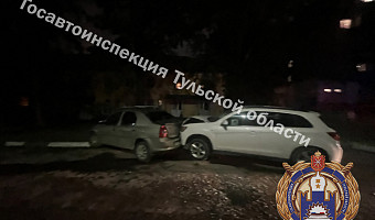 В Туле водитель Mitsubishi ASX врезался в припаркованный Renault Logan