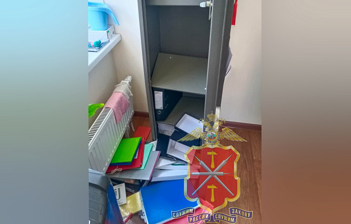 В одном из офисов Тулы украли почти 300 тысяч рублей из сейфа