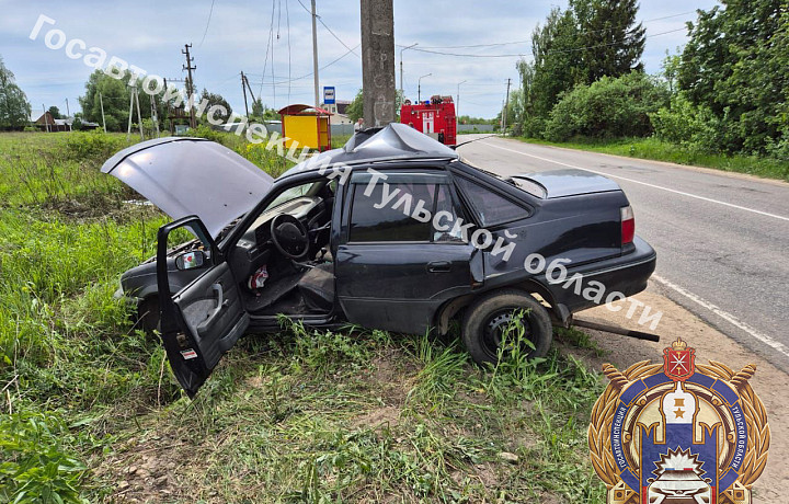 Водитель Daewoo Nexia въехал в столб на трассе Тула-Новомосковск