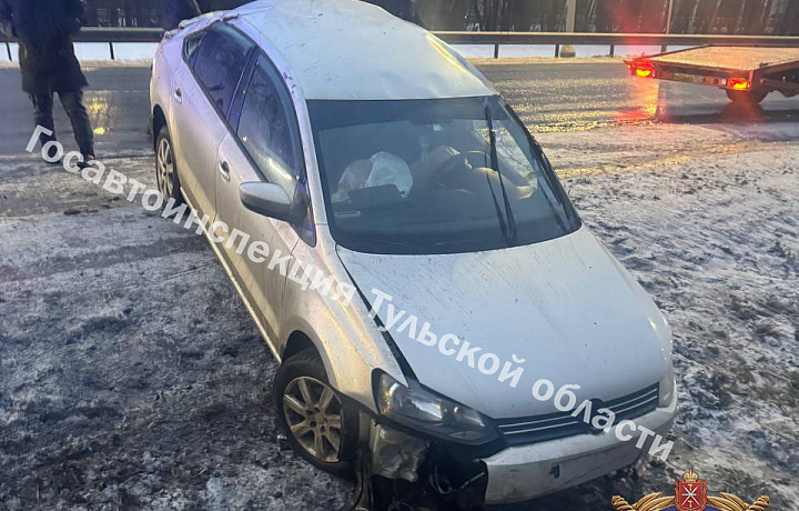 Водитель Volkswagen Polo не справился с управлением на трассе «М-2 Крым» в Тульской области