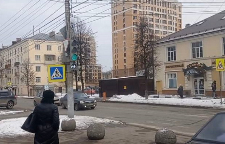 ﻿В Туле на перекрестке улиц Энгельса и Жаворонкова изменился режим работы светофора﻿