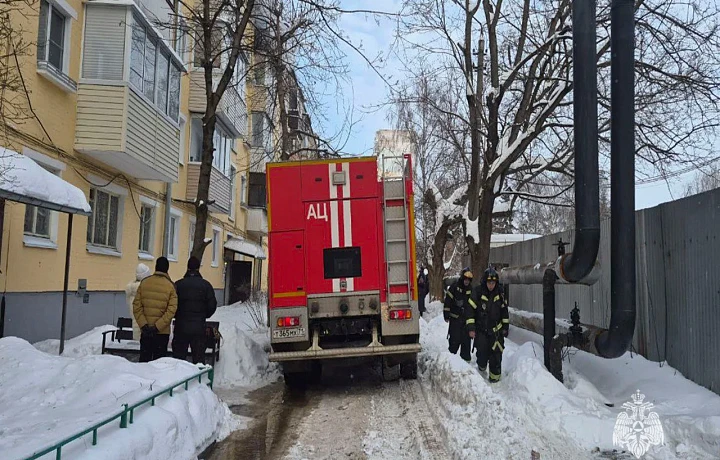 Тульские огнеборцы спасли во время пожара трех человек
