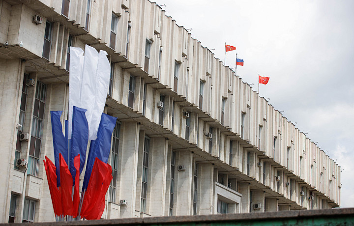 Алексей Дюмин поздравил туляков с Днем Государственного флага России