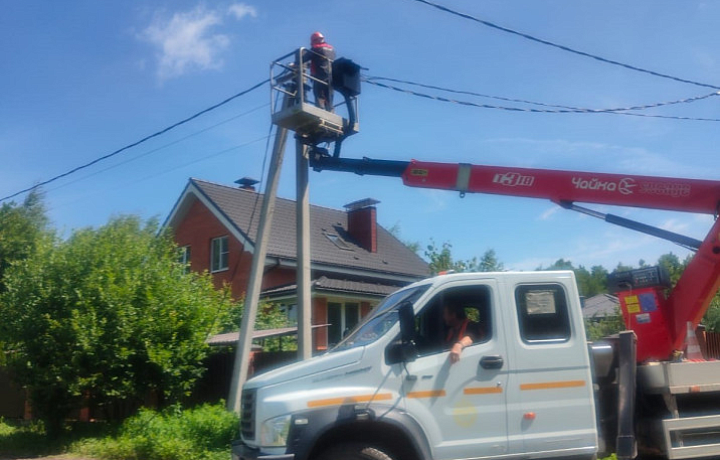 В тульской деревне Струково устанавливают фонари уличного освещения