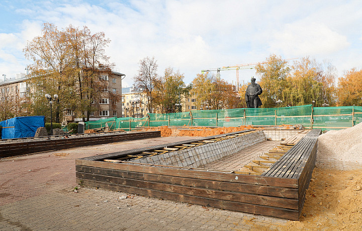 Ремонт фонтана у памятника Льву Николаевичу Толстому в Туле завершат до середины ноября