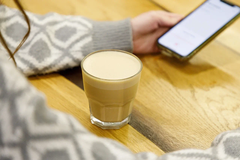 Кардиолог заявил, что добавление молока в кофе уничтожит его полезные свойства | ТСН24