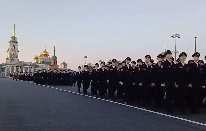 Туляки делятся кадрами с репетиции парада Победы