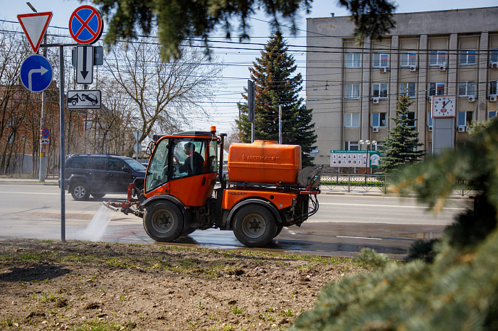 Уборка мусора ведется круглосуточно на тульских улицах