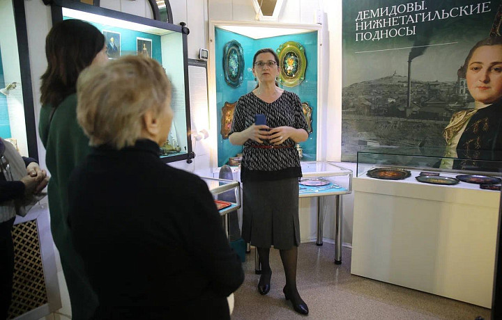 Тульскому музею подарили медаль, отчеканенную к дню рождения Никиты Демидова