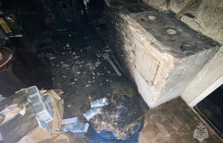 На пожаре в доме в Суворовском районе погибла 58-летняя женщина