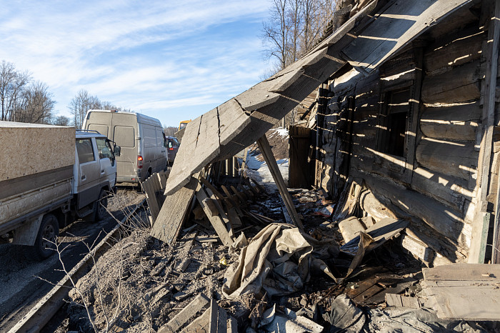 Дом, который построил неизвестно кто: В Туле ищут владельца полуразрушенного строения у трассы «Крым»