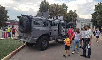 В фан-зоне «Арсенала» устроили выставку военной техники