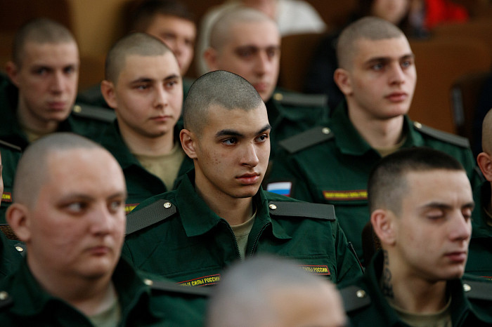 Первая группа тульских солдат-срочников отправилась к месту службы
