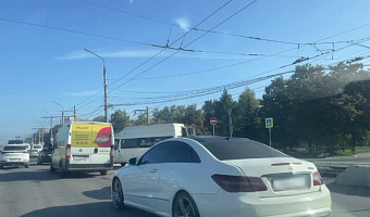 В Туле образовалась пробка на проспекте Ленина из-за аварии