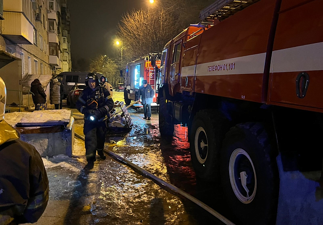 Из пожара в жилом доме в Новомосковске эвакуировали семь человек
