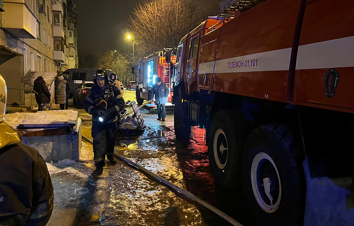 Из пожара в жилом доме в Новомосковске эвакуировали семь человек
