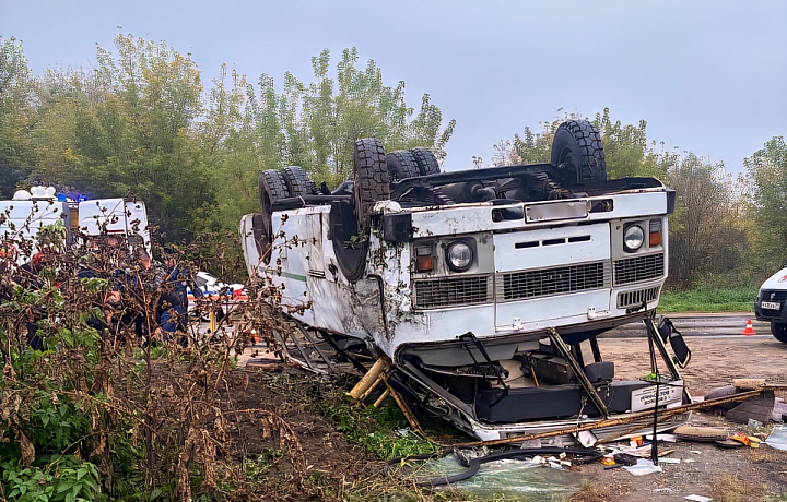 Автобус, перевернувшийся в Ефремове, вез 13 пассажиров