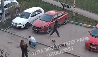 В Туле самокатчик сбил девушку и скрылся
