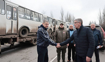 Тульский губернатор привез жителям Горловки автобусы и стройматериалы