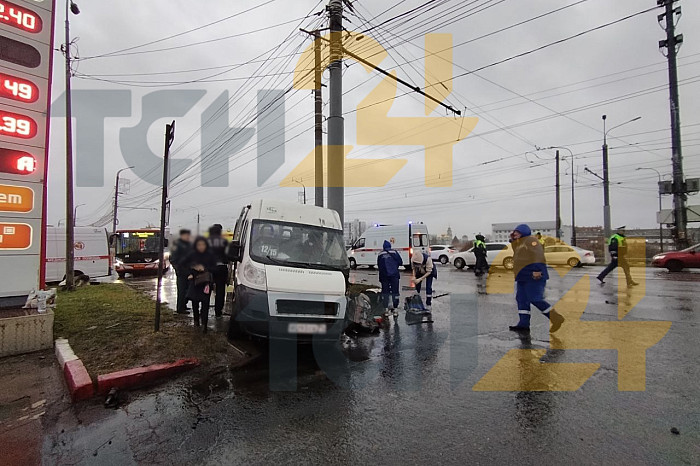 Опубликованы фото с места массового ДТП на Пролетарском мосту в Туле