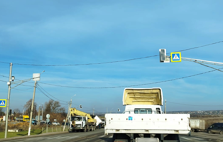 У тульской деревни Ямны на трассе М-2 столкнулись четыре грузовых автомобиля