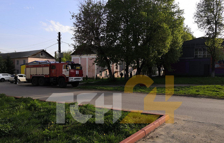 В Богородицке из-за загоревшегося мусора едва не вспыхнул ТЦ