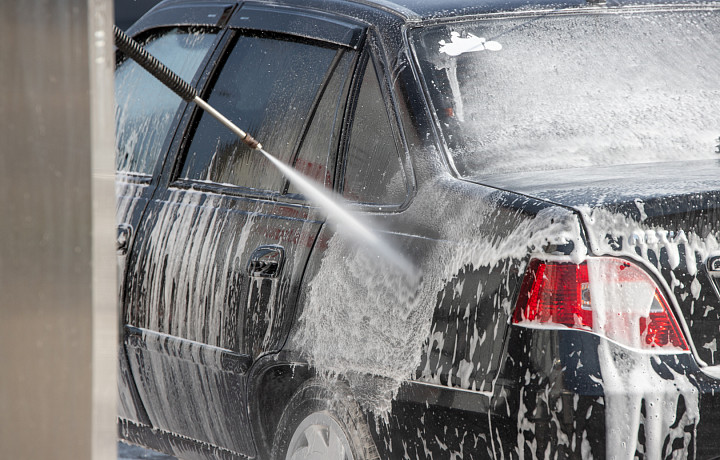 Тульский автоэксперт Киреенко рассказал, нужно ли мыть машину осенью