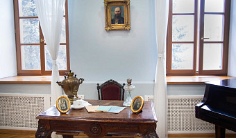 В музее «Тульские самовары» открылась выставка картин из закрытого хранения к 175-летию Троицкого