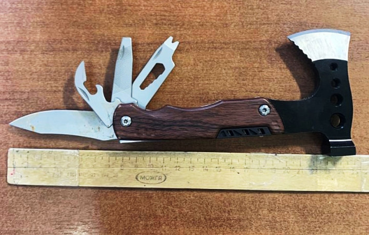 Житель Рязани пытался пронести в тульский суд складной нож-топорик