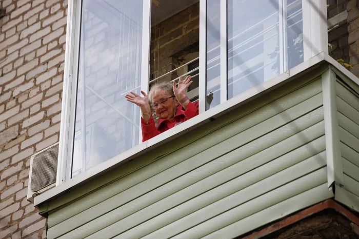 Тульские кадеты и студенты поздравили ветерана Великой Отечественной войны с наступающим Днем Победы