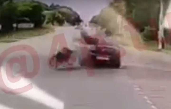 В Тульской области столкновение мопеда с автомобилем попало на видео