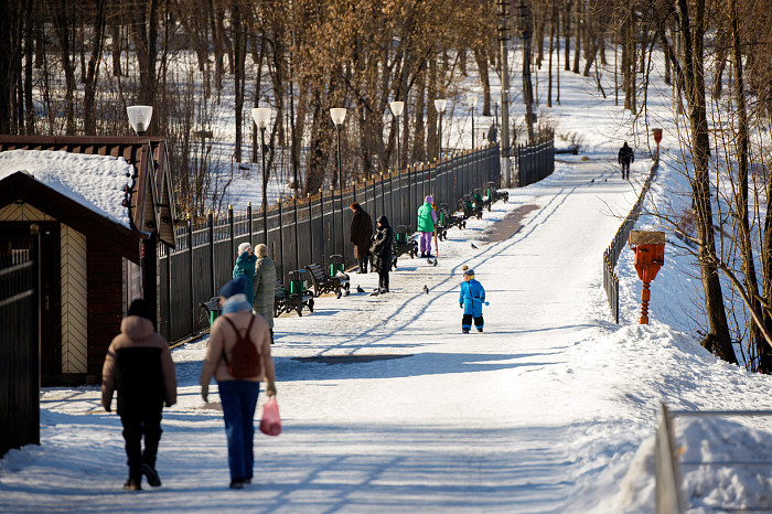 Дети на катке, бабушки – на качелях: в Тульскую область пришла календарная весна