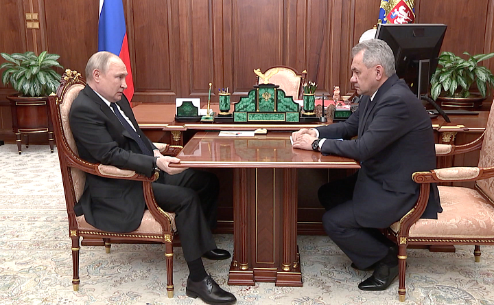 Министр обороны Шойгу доложил Путину об освобождении ЛНР