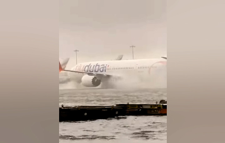 АТОР: около двух с половиной тысяч россиян застряли в Дубае из-за ливней