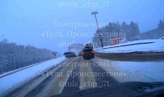 Момент тройного ДТП с пострадавшими на трассе М-2 под Тулой попал на видео