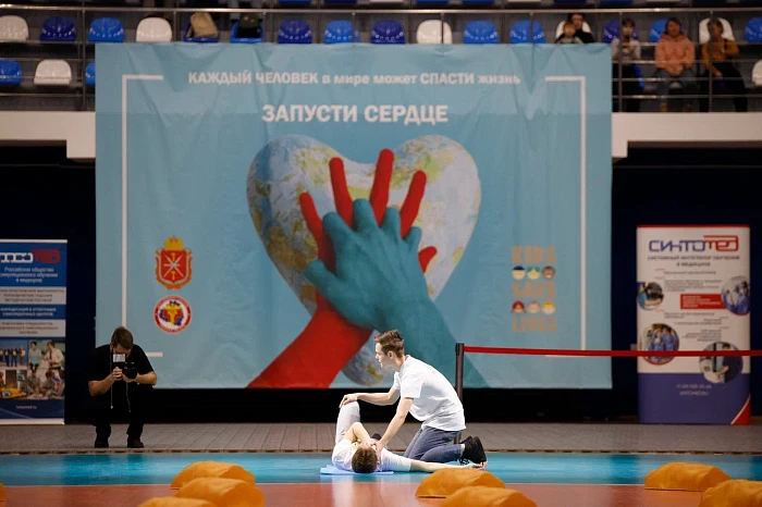 Туляки отработали навыки оказания первой помощи в рамках флешмоба «Дети спасают жизни»