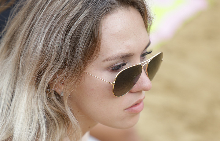 Тулякам рассказали, почему весной важно носить солнцезащитные очки