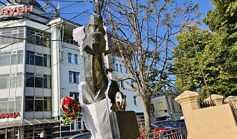 Серпентина Юрьевна из тульского экзотариума нарядилась в День знаний